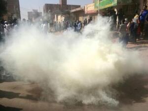 الشرطة السودانية تتصدى لتظاهرات جديدة في الخرطوم وام درمان

