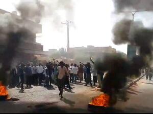 أول مسيرات تخرج منذ تشكيل محاكم طوارئ في أنحاء البلاد