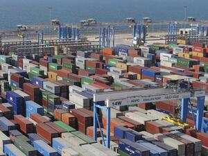 الإمارات تخفف الحظر على شحن السلع من والى قطر 