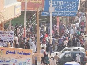 اعتقال عشرات النساء المشاركات بتظاهرة في ام درمان