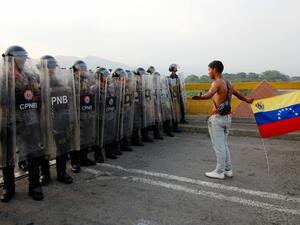 مواجهة بين الشرطة ومحتجين في فنزويلا