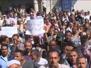 100 ألف معلم يمني يتلقون رواتبهم من الامم المتحدة
