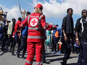 ايطاليا لن تسمح لسفينة تقل أكثر من 400 شخص أن ترسو في موانئها