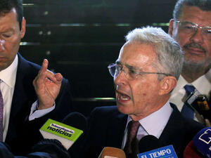 رئيس كولومبيا السابق، السيناتور الحالي، ألفارو أوريبي 