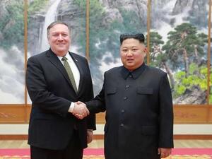 وزير الخارجية الأمريكي، مايك بومبيو  وزعيم كوريا الشمالية، كيم جونغ أون