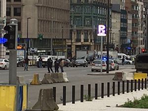 القبض على شخص هدد بتفجير حزام ناسف في مركز تجاري ببروكسل
