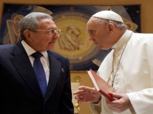 الرئيس الكوبي راوول كاسترو  والبابا فرنسيس