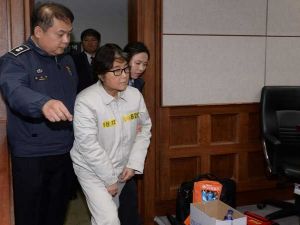 تشوي سون سيل الصديقة المقربة من الرئيسة الكورية الجنوبية