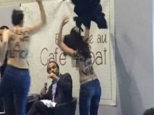 ناشطات حركة "فيمن" عاريات الصدور