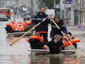 إجلاء أكثر من 5500 شخص نتيجة فيضانات في فرنسا