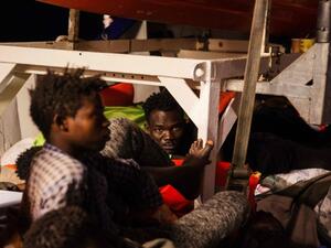 سوف يتم استجواب طاقم قيادة السفينة، التي تديرها منظمة ألمانية غير حكومية