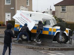 إلقاء نحو 16 قنبلة حارقة وخمس قنابل طلاء من منطقة بوجسايد على فاونتين