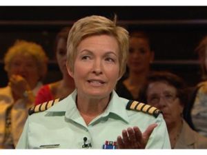 الجنرال جيني كاريغنان رئيسة اركان عمليات سلاح البر الكندي