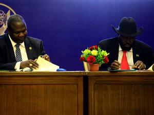 كير ومشار يوقعان اتفاق السلام