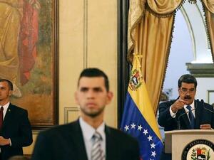 انقطاع التيار الكهرباء عن القصر الرئاسي أثناء مؤتمر صحفي للرئيس نيكولاس مادورو