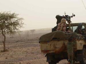 متشددون على صلة بتنظيم القاعدة الإرهابي يشنون هجمات مسلحة على وسط مالي