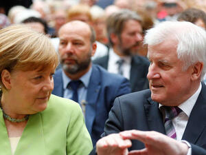 المستشارة الألمانية أنغيلا ميركل وزعيم الاتحاد الاجتماعي المسيحي، وزير الداخلية، هورست زيهوفر