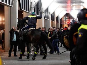 الشرطة الهولندية تقمع محتجين أتراك في روتردام