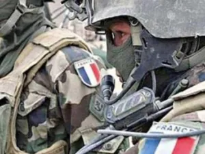 جنديان فرنسيان