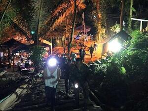 فرق الإنقاذ نقلت الصبية ومدربهم إلى المستشفى لإجراء الفحوص الطبية اللازمة لهم