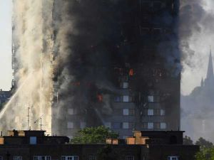 البرج يضم 120 شقة موزعة على 27 طابقاً.