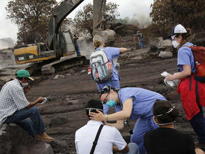  إيقاف عمليات البحث عن نحو 200 مفقود منذ ثوران بركان "فويغو"