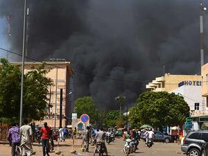 تعرض مقر السفارة الفرنسية والمعهد التابع لها وسط العاصمة واغادوغو، إلى هجوم مسلح