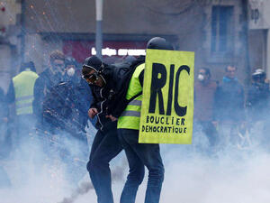 مجموعة على فيسبوك أطلقت دعوات للتظاهر تحت شعار "السترات الصفراء الفصل السادس عشر: عصيان"