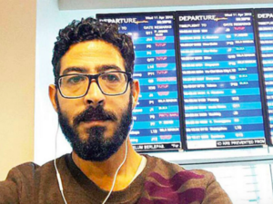 Waiting for Godot! Hassan Al-Kontar Spends the day looking at the screen (Twitter)