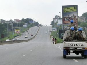 حثت كل من الامم المتحدة وفرنسا غباغبو على الاعتراف بالهزيمة