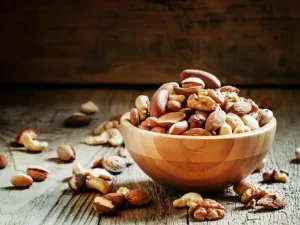 تناول المكسرات يومياً تعمل على انخفاض خطر الإصابة بالسمنة