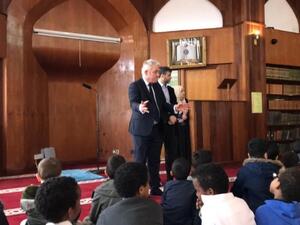 اعتبر كزبر بأن الزيارة " حملت رسائل طمأنة وتضامن للجالية المسلمة"