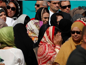 رفع الأذان بالتلفزيون النيوزيلندي وأرديرن تحضر صلاة الجمعة