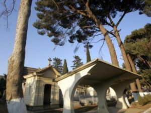 مقبرة مسيحية في بليدا في الجزائر تعود الى عهد الاستعمار الفرنسي
