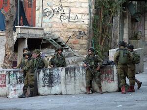 Israeli occupation forces stand guard in West Bank city of Hebron on October 28, 2015. (AFP/Hazem Bader)
