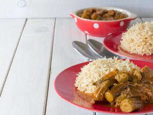 طريقة عمل البامية مع الأرز بالشعيرية