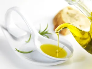 زيت الزيتون يحتوى على أحماض دهنية أحادية التشبع


