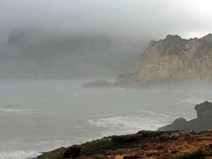 الشرطة العمانية أعلنت مساء الجمعة أن الإعصار "مكونو" أدى لوفاة طفلة بعمر 12 عاما