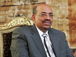 طالب مغردون سودانيون من ضاحي خلفان بالكف عن التغريد في الشأن السوداني