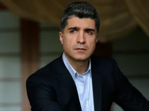 النجم التركي الشهير أوزجان دينيز