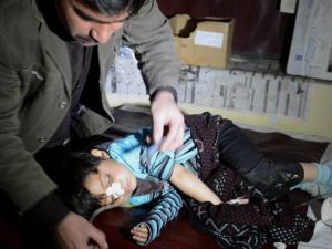 A Pakistani paramedic treats an injured child following a grenade attack on a polio vaccination team in Quetta. [AFP]