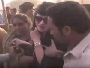 امرأة عضو في الحزب الباكستاني الحاكم "الرابطة الإسلامية"، جناح نواز شريف، تتعرض لتحرش جماعي