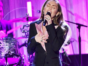 Her first kiss was with a girl in middle school (Source: mileycyrus / Instagram ) 