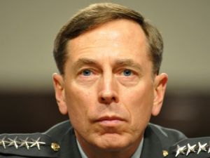 الجنرال الاميركي المتقاعد ديفيد بترايوس