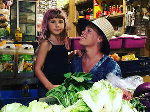 The seven-year-old copied her famous mom's unconventional style (Source: Pink /Instagram )
