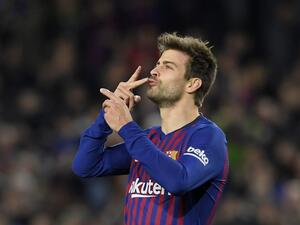 بيكيه يحتفل بهدفه