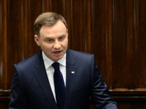 الرئيس البولندي يخشى "مخاطر وبائية" بسبب تدفق اللاجئين