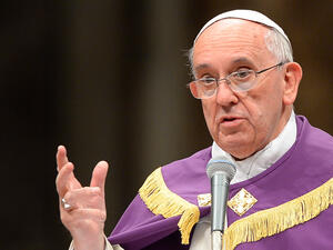 The Pope called on religious communities to take in at least one family of asylum seekers. (AFP/file)