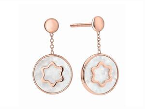 At the heart of the design is an original expression of the Maison’s heritage: the iconic Montblanc emblem reimagined in pink gold and mother-of-pearl.