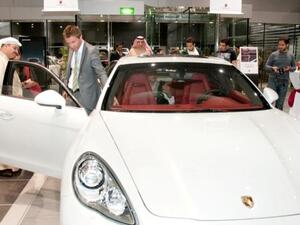 Thahabi customers check the new car 